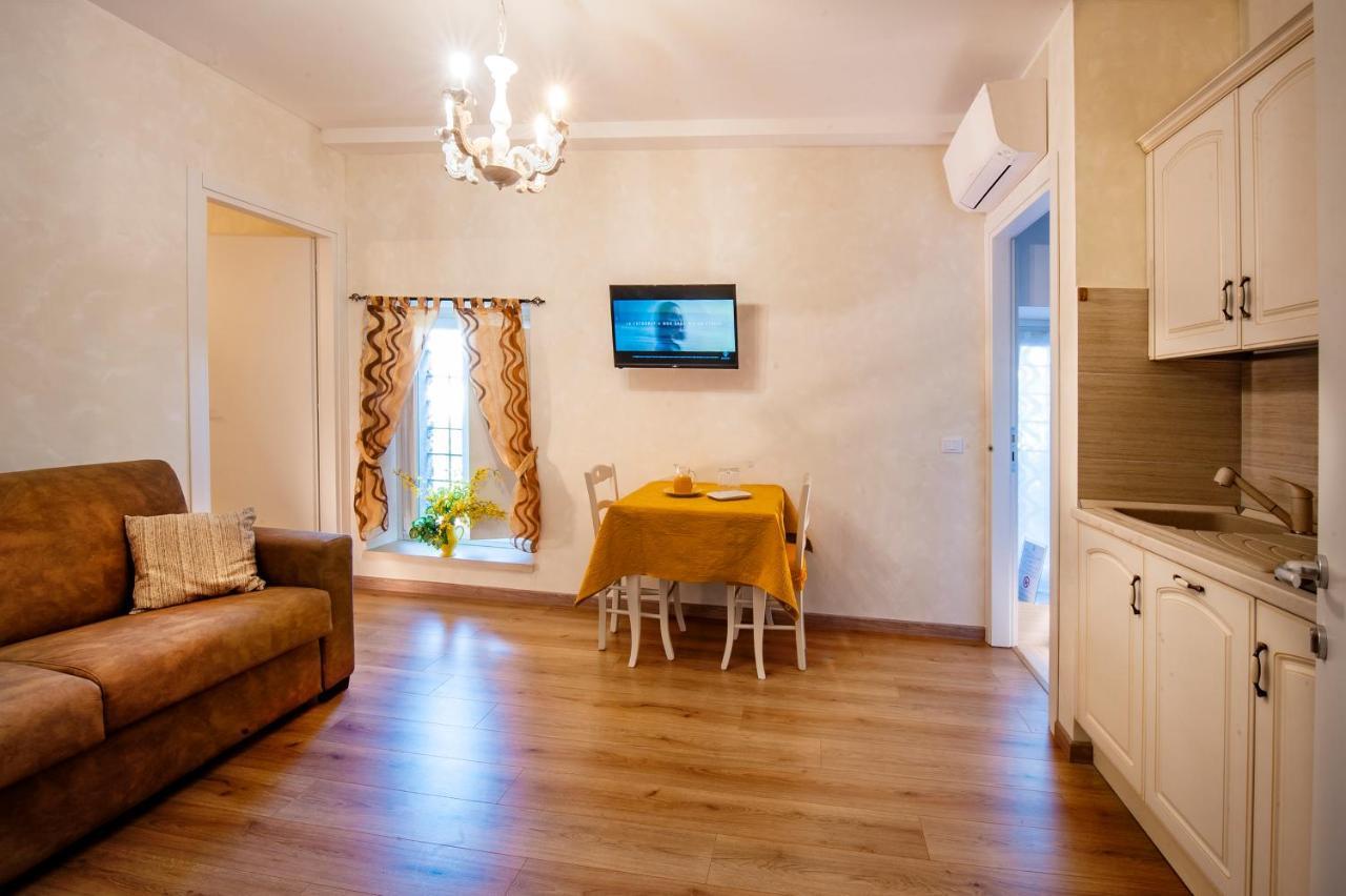 La Rocchetta Bed & Breakfast Valeggio sul Mincio Luaran gambar